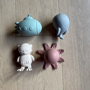 Mushie Underwater Adventure Silicone Bath Toys Set